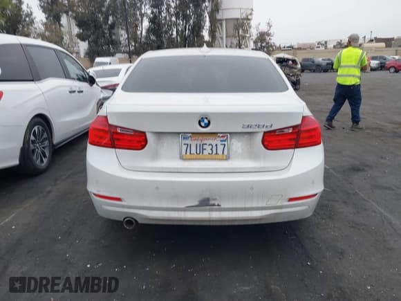 ✅ 2015 BMW 3 Series 328d • VIN: WBA3D3C59FK157692 • Lot: 41987043. Wystawiony na IAAI z przebiegiem 71 123 mil. Bezpłatny archiwum sprzedaży aukcyjnych z USA i szczegółowy raport historii pojazdu na DreamBid. Zdjęcie 17.