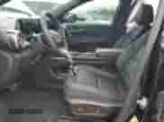 2025 Chevrolet Equinox FWD LT z VIN 3GNAXHEGXSL108062, wystawiony jako Copart lot #55329565 z przebiegiem 8 868 mil mil oraz Szkoda całkowita • Salvage title. Historia ofert i sprzedaży dostępna na DreamBid. Obrazek 7.