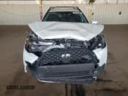 ✅ 2023 Toyota Corolla Cross LE • VIN: 7MUBAAAG8PV071516 • Lot: 87414505. Wystawiony na Copart z przebiegiem 35 598 mil. Bezpłatny archiwum sprzedaży aukcyjnych z USA i szczegółowy raport historii pojazdu na DreamBid. Zdjęcie 5.