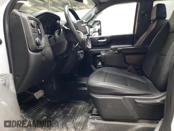 ✅ 2023 Chevrolet Silverado 2500HD Work Truck • VIN: 1GC1YLE7XPF169163 • Lot: 90227305. Wystawiony na Copart z przebiegiem 56 939 mil. Bezpłatny archiwum sprzedaży aukcyjnych z USA i szczegółowy raport historii pojazdu na DreamBid. Zdjęcie 7.