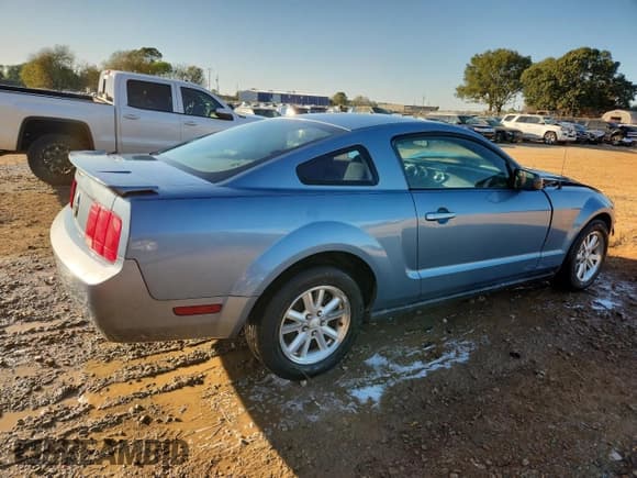 ✅ 2007 Ford Mustang Deluxe • VIN: 1ZVFT80NX75320707 • Лот: 89883865. Опубликован ранее на Copart с пробегом 149 483 миль. Бесплатный доступ к архиву аукционных продаж из США и подробный отчёт об истории автомобиля на DreamBid. Изображение 3.