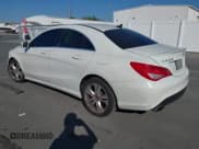 ✅ 2015 Mercedes-Benz CLA 250 • VIN: WDDSJ4EB4FN226941 • Lot: 43708611. Wystawiony na IAAI z przebiegiem 136 256 mil. Bezpłatny archiwum sprzedaży aukcyjnych z USA i szczegółowy raport historii pojazdu na DreamBid. Zdjęcie 3.