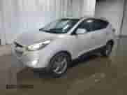 2015 Hyundai Tucson SE z VIN KM8JU3AGXFU970795, wystawiony jako Copart lot #69746014 z przebiegiem 120 829 mil mil oraz Czysty tytuł • Clean title. Historia ofert i sprzedaży dostępna na DreamBid. Obrazek 1.