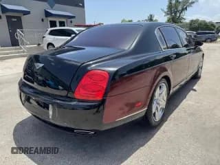 ✅ 2006 Bentley Flying Spur • VIN: SCBBR53W96C031785 • Lot: 69387375. Wystawiony na Copart z przebiegiem 58 606 mil. Bezpłatny archiwum sprzedaży aukcyjnych z USA i szczegółowy raport historii pojazdu na DreamBid. Zdjęcie 3.