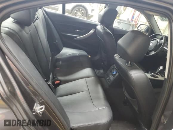 ✅ 2013 BMW 3 Series 328i xDrive • VIN: WBA3B5C50DF596786 • Лот: 82642875. Опубликован ранее на Copart с пробегом 107 943 миль. Бесплатный доступ к архиву аукционных продаж из США и подробный отчёт об истории автомобиля на DreamBid. Изображение 10.