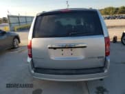✅ 2010 Chrysler Town & Country Touring Plus • VIN: 2A4RR8D1XAR496098 • Lot: 83935055. Wystawiony na Copart z przebiegiem 137 826 mil. Bezpłatny archiwum sprzedaży aukcyjnych z USA i szczegółowy raport historii pojazdu na DreamBid. Zdjęcie 6.