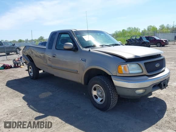 ✅ 2002 Ford F-150 XL • VIN: 2FTRX18W32CA77183 • Lot: 42220490. Listed on IAAI with 145,906 mi. Free auction sales archive from the USA and detailed vehicle history report at DreamBid. Image 1.