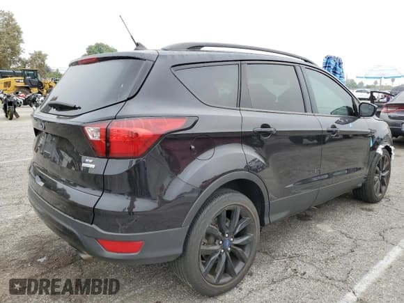 ✅ 2019 Ford Escape SE • VIN: 1FMCU0GD5KUB86040 • Lot: 85588675. Wystawiony na Copart z przebiegiem 30 147 mil. Bezpłatny archiwum sprzedaży aukcyjnych z USA i szczegółowy raport historii pojazdu na DreamBid. Zdjęcie 3.