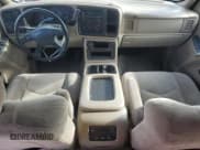 ✅ 2005 Chevrolet Suburban LT • VIN: 3GNFK16Z55G180893 • Лот: 60966425. Опубликован ранее на Copart с пробегом 193 828 миль. Бесплатный доступ к архиву аукционных продаж из США и подробный отчёт об истории автомобиля на DreamBid. Изображение 8.