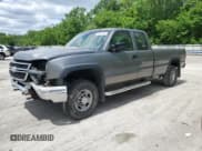 ✅ 2006 Chevrolet Silverado 2500HD Work Truck • VIN: 1GCHK29U56E162409 • Lot: 57626185. Wystawiony na Copart z przebiegiem 147 922 mil. Bezpłatny archiwum sprzedaży aukcyjnych z USA i szczegółowy raport historii pojazdu na DreamBid. Zdjęcie 1.