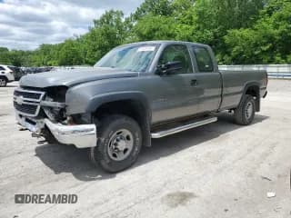 ✅ 2006 Chevrolet Silverado 2500HD Work Truck • VIN: 1GCHK29U56E162409 • Лот: 57626185. Опубликован ранее на Copart с пробегом 147 922 миль. Бесплатный доступ к архиву аукционных продаж из США и подробный отчёт об истории автомобиля на DreamBid. Изображение 1.