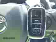 2021 Toyota Camry Hybrid SE z VIN 4T1G31AKXMU562641, wystawiony jako IAAI lot #42415712 z przebiegiem 71 085 mil mil oraz . Historia ofert i sprzedaży dostępna na DreamBid. Obrazek 11.