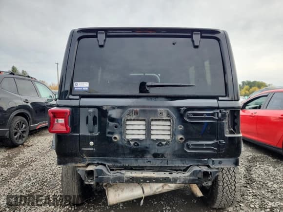 ✅ 2020 Jeep Wrangler Unlimited Sahara • VIN: 1C4HJXEN2LW216222 • Lot: 82576545. Listed on Copart with 45,549 mi. Free auction sales archive from the USA and detailed vehicle history report at DreamBid. Image 6.
