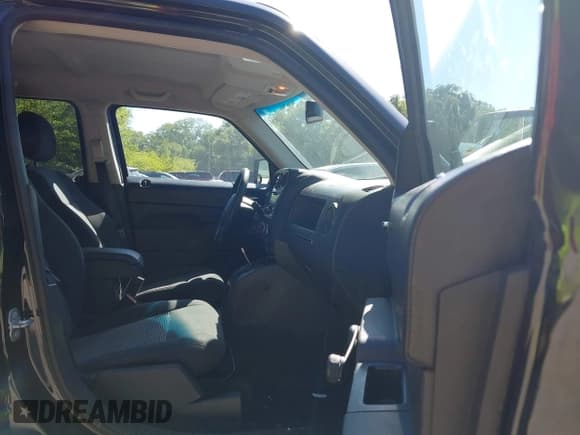 ✅ 2017 Jeep Patriot 75th Anniversary • VIN: 1C4NJPBB0HD102106 • Лот: 43091539. Опубликован ранее на IAAI с пробегом 253 797 миль. Бесплатный доступ к архиву аукционных продаж из США и подробный отчёт об истории автомобиля на DreamBid. Изображение 5.