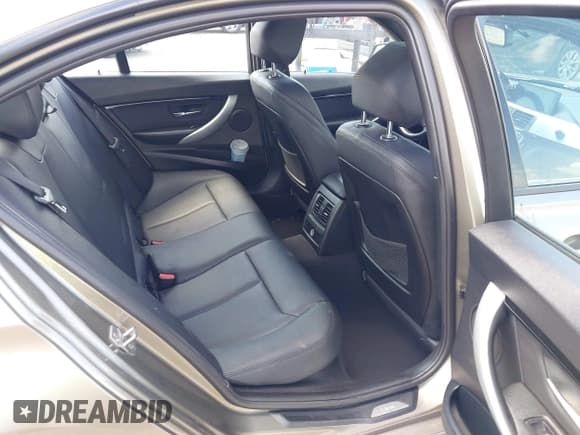 ✅ 2016 BMW 3 Series 328i xDrive • VIN: WBA8E3G5XGNU05817 • Lot: 41942151. Listed on IAAI with 115,637 mi. Free auction sales archive from the USA and detailed vehicle history report at DreamBid. Image 8.