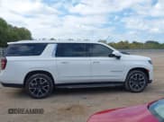 ✅ 2023 Chevrolet Suburban LS • VIN: 1GNSKBKD8PR333445 • Lot: 43424399. Wystawiony na IAAI z przebiegiem 53 712 mil. Bezpłatny archiwum sprzedaży aukcyjnych z USA i szczegółowy raport historii pojazdu na DreamBid. Zdjęcie 13.