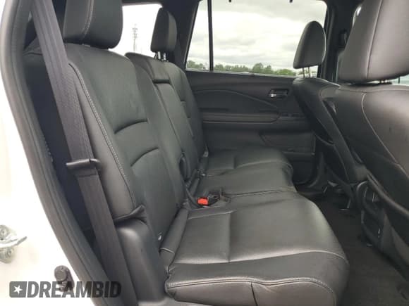 ✅ 2021 Honda Passport EX-L • VIN: 5FNYF7H58MB014097 • Lot: 69596985. Listed on Copart with 41,048 mi. Free auction sales archive from the USA and detailed vehicle history report at DreamBid. Image 11.