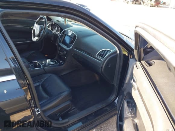 ✅ 2017 Chrysler 300 Limited • VIN: 2C3CCAAG9HH665058 • Lot: 43504589. Listed on IAAI with 110,355 mi. Free auction sales archive from the USA and detailed vehicle history report at DreamBid. Image 5.