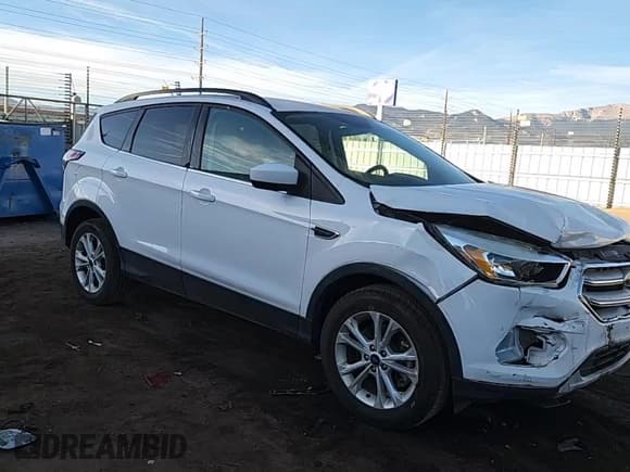 ✅ 2018 Ford Escape SE • VIN: 1FMCU9GD8JUB12808 • Lot: 92107735. Wystawiony na Copart z przebiegiem 85 316 mil. Bezpłatny archiwum sprzedaży aukcyjnych z USA i szczegółowy raport historii pojazdu na DreamBid. Zdjęcie 14.