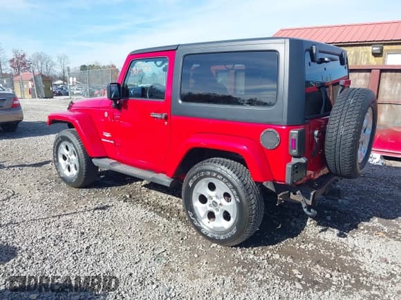 ✅ 2011 Jeep Wrangler Sahara • VIN: 1J4AA5D17BL592459 • Lot: 43616388. Wystawiony na IAAI z przebiegiem 71 678 mil. Bezpłatny archiwum sprzedaży aukcyjnych z USA i szczegółowy raport historii pojazdu na DreamBid. Zdjęcie 3.