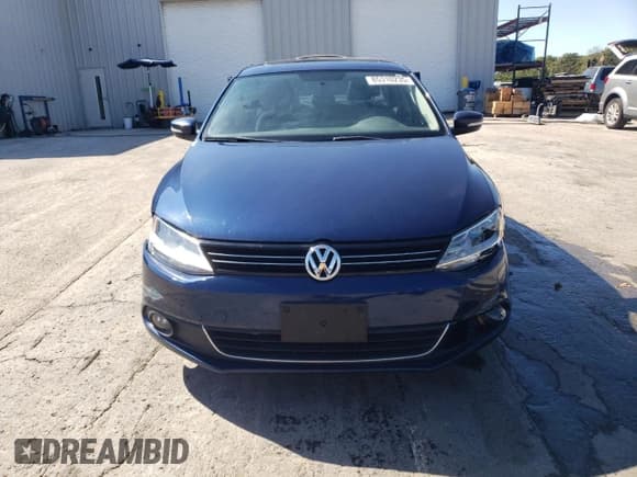 ✅ 2011 Volkswagen Jetta SEL • VIN: 3VWLX7AJ6BM079020 • Lot: 85310235. Wystawiony na Copart z przebiegiem 98 558 mil. Bezpłatny archiwum sprzedaży aukcyjnych z USA i szczegółowy raport historii pojazdu na DreamBid. Zdjęcie 5.