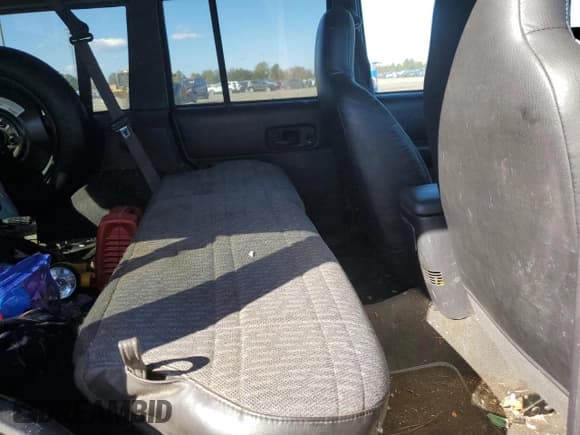 ✅ 2000 Jeep Cherokee • VIN: 1J4FF48S2YL273077 • Lot: 89565855. Listed on Copart with 272,270 mi. Free auction sales archive from the USA and detailed vehicle history report at DreamBid. Image 11.