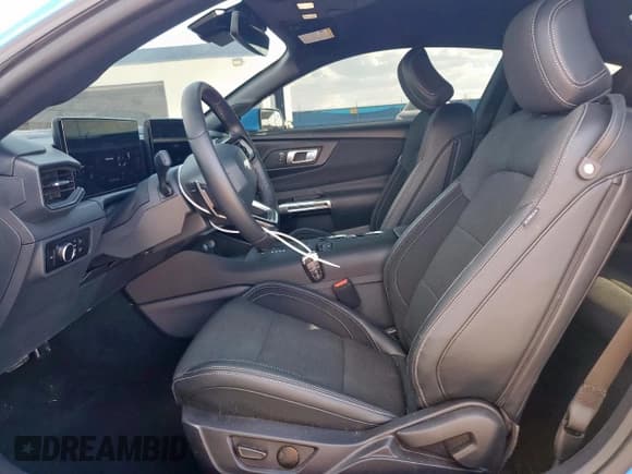 ✅ 2025 Ford Mustang GT • VIN: 1FA6P8CF9S5407153 • Lot: 85176575. Listed on Copart with 3,719 mi. Free auction sales archive from the USA and detailed vehicle history report at DreamBid. Image 7.