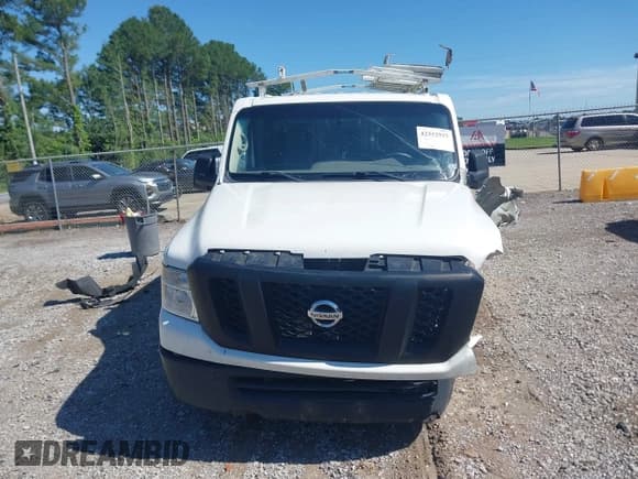 ✅ 2019 Nissan NV Cargo S • VIN: 1N6BF0KY8KN800302 • Lot: 42332925. Wystawiony na IAAI z przebiegiem 165 995 mil. Bezpłatny archiwum sprzedaży aukcyjnych z USA i szczegółowy raport historii pojazdu na DreamBid. Zdjęcie 13.