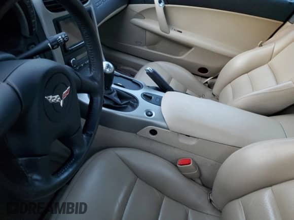 2005 Chevrolet Corvette с VIN 1G1YY24U255123323, выставлен на аукционе Copart как лот 83903624 с пробегом Не указан миль и Списание • Salvage title. История ставок и продаж доступна на DreamBid. Изображение 8.