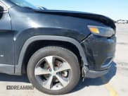 ✅ 2020 Jeep Cherokee Limited • VIN: 1C4PJMDX1LD611565 • Lot: 43510965. Wystawiony na IAAI z przebiegiem 92 222 mil. Bezpłatny archiwum sprzedaży aukcyjnych z USA i szczegółowy raport historii pojazdu na DreamBid. Zdjęcie 18.