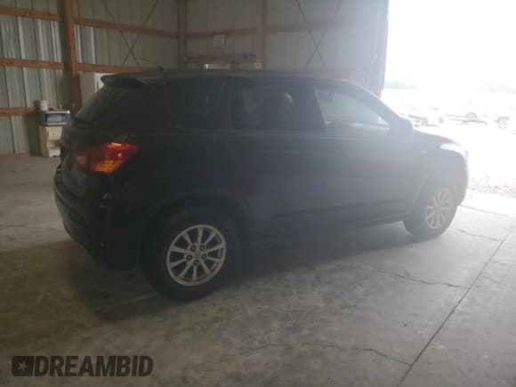 ✅ 2011 Mitsubishi Outlander ES • VIN: JA4AP3AU7BZ002131 • Лот: 83873715. Опубликован ранее на Copart с пробегом 240 404 миль. Бесплатный доступ к архиву аукционных продаж из США и подробный отчёт об истории автомобиля на DreamBid. Изображение 3.