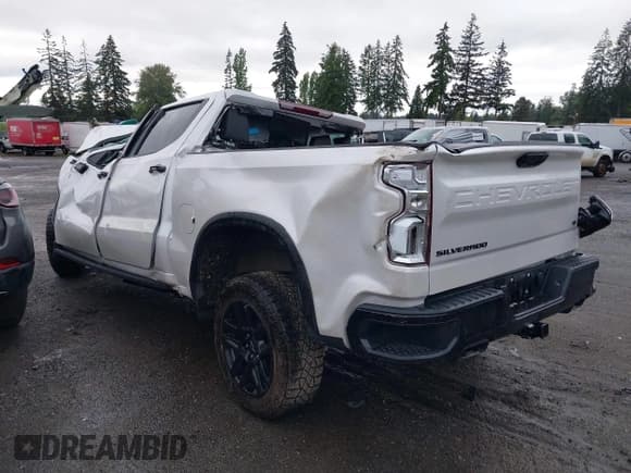 ✅ 2022 Chevrolet Silverado 1500 LT Trail Boss • VIN: 3GCUDFED0NG647859 • Lot: 42234833. Wystawiony na IAAI z przebiegiem Nie podano. Bezpłatny archiwum sprzedaży aukcyjnych z USA i szczegółowy raport historii pojazdu na DreamBid. Zdjęcie 3.