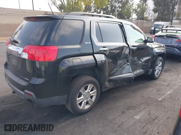 ✅ 2013 GMC Terrain SLE • VIN: 2GKFLTE32D6371748 • Lot: 42229241. Wystawiony na IAAI z przebiegiem 183 305 mil. Bezpłatny archiwum sprzedaży aukcyjnych z USA i szczegółowy raport historii pojazdu na DreamBid. Zdjęcie 4.