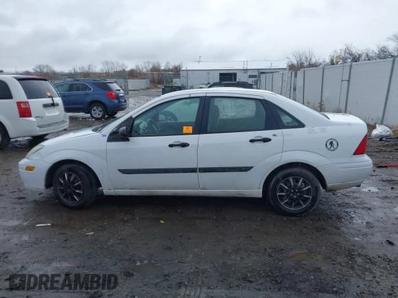 ✅ 2003 Ford Focus LX • VIN: 1FAFP33PX3W181700 • Lot: 41910086. Listed on IAAI with 139,777 mi. Free auction sales archive from the USA and detailed vehicle history report at DreamBid. Image 14.