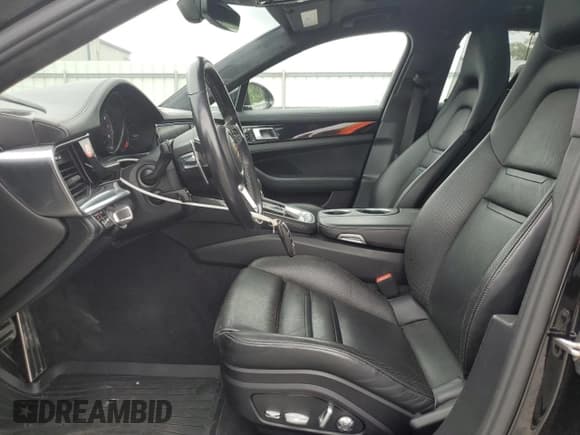 ✅ 2019 Porsche Panamera • VIN: WP0CF2A78KL195141 • Lot: 68950945. Wystawiony na Copart z przebiegiem 56 686 mil. Bezpłatny archiwum sprzedaży aukcyjnych z USA i szczegółowy raport historii pojazdu na DreamBid. Zdjęcie 7.