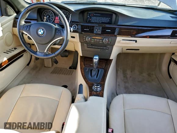 ✅ 2013 BMW 3 Series 328i • VIN: WBADW7C50DE731145 • Lot: 95607925. Listed on Copart with 47,996 mi. Free auction sales archive from the USA and detailed vehicle history report at DreamBid. Image 8.