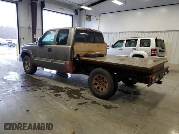 ✅ 2006 Chevrolet Silverado 1500 LS • VIN: 2GCEK19B361143788 • Lot: 78430914. Wystawiony na Copart z przebiegiem Nie podano mil. Skorzystaj z bezpłatnego archiwum sprzedaży aukcyjnych z USA i zobacz szczegółowy raport historii pojazdu na DreamBid. Zdjęcie 2.