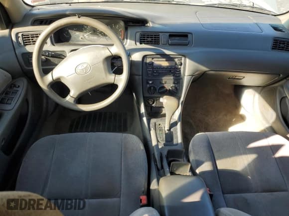 ✅ 2001 Toyota Camry CE • VIN: 4T1BG22K31U045941 • Lot: 84210875. Wystawiony na Copart z przebiegiem 270 112 mil. Bezpłatny archiwum sprzedaży aukcyjnych z USA i szczegółowy raport historii pojazdu na DreamBid. Zdjęcie 8.