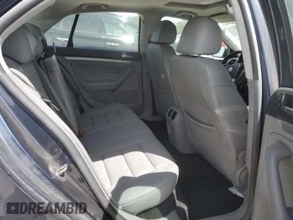 ✅ 2008 Volkswagen Jetta SE • VIN: 3VWRM71K88M178460 • Lot: 57409555. Listed on Copart with 111,714 mi. Free auction sales archive from the USA and detailed vehicle history report at DreamBid. Image 10.