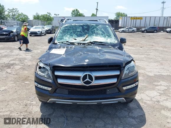 ✅ 2016 Mercedes-Benz GL 450 • VIN: 4JGDF6EEXGA669416 • Lot: 42576083. Wystawiony na IAAI z przebiegiem 151 971 mil. Bezpłatny archiwum sprzedaży aukcyjnych z USA i szczegółowy raport historii pojazdu na DreamBid. Zdjęcie 12.