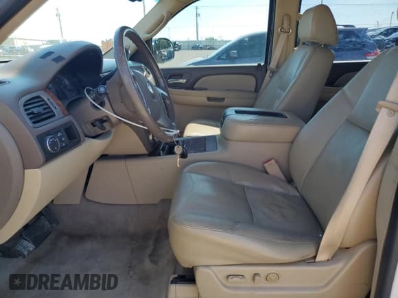 ✅ 2009 Chevrolet Suburban LTZ • VIN: 1GNFC36J29R300643 • Lot: 81653145. Wystawiony na Copart z przebiegiem 213 084 mil. Bezpłatny archiwum sprzedaży aukcyjnych z USA i szczegółowy raport historii pojazdu na DreamBid. Zdjęcie 7.