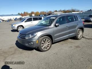 ✅ 2012 Volkswagen Tiguan S • VIN: WVGBV7AX2CW080008 • Lot: 90444735. Wystawiony na Copart z przebiegiem 54 420 mil. Bezpłatny archiwum sprzedaży aukcyjnych z USA i szczegółowy raport historii pojazdu na DreamBid. Zdjęcie 1.
