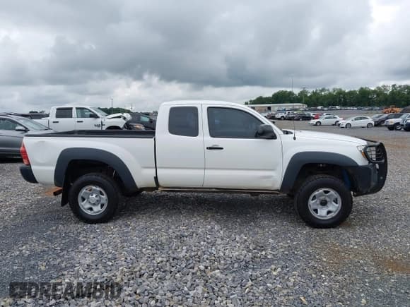 ✅ 2015 Toyota Tacoma • VIN: 5TFUX4EN4FX038145 • Lot: 42799533. Listed on IAAI with 270,754 mi. Free auction sales archive from the USA and detailed vehicle history report at DreamBid. Image 13.