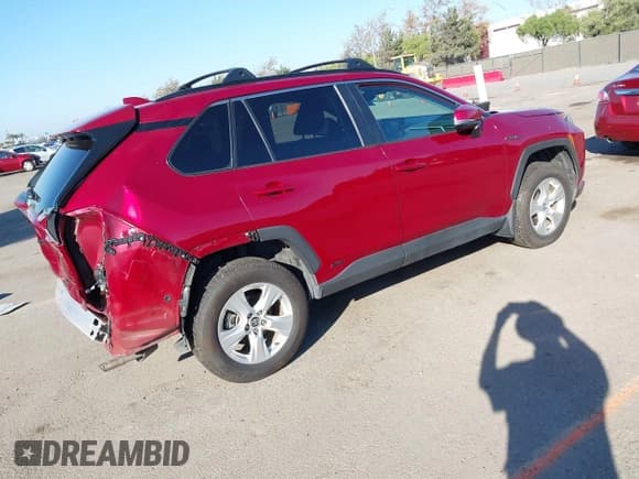 ✅ 2021 Toyota RAV4 Hybrid XLE • VIN: 2T3R6RFV9MW005275 • Lot: 43511592. Wystawiony na IAAI z przebiegiem 114 324 mil. Bezpłatny archiwum sprzedaży aukcyjnych z USA i szczegółowy raport historii pojazdu na DreamBid. Zdjęcie 4.