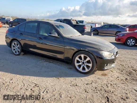 ✅ 2015 BMW 3 Series 328i • VIN: WBA3A5C52FF608409 • Lot: 93168885. Wystawiony na Copart z przebiegiem 112 047 mil. Bezpłatny archiwum sprzedaży aukcyjnych z USA i szczegółowy raport historii pojazdu na DreamBid. Zdjęcie 4.