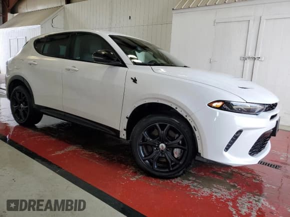 ✅ 2024 Dodge Hornet R/T • VIN: ZACPDFCW2R3A28905 • Lot: 73383364. Listed on Copart with 7,097 mi. Free auction sales archive from the USA and detailed vehicle history report at DreamBid. Image 4.