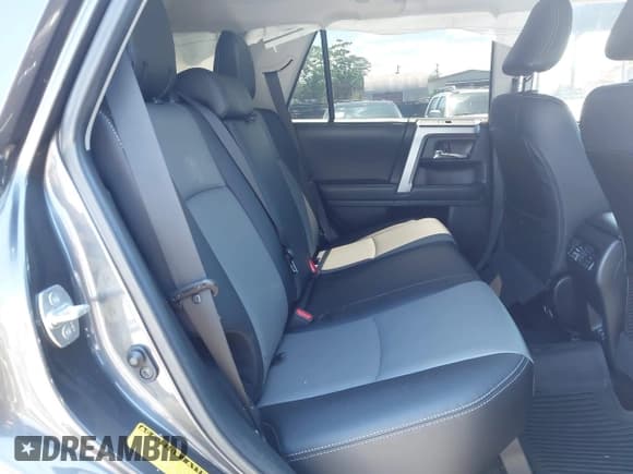 ✅ 2022 Toyota 4Runner SR5 Premium • VIN: JTENU5JR6N6055413 • Lot: 43165271. Listed on IAAI with 44,533 mi. Free auction sales archive from the USA and detailed vehicle history report at DreamBid. Image 8.
