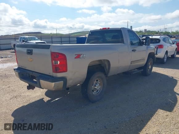 ✅ 2007 Chevrolet Silverado 2500HD 1LT • VIN: 1GCHK24K07E550025 • Лот: 42424089. Опубликован ранее на IAAI с пробегом 262 722 миль. Бесплатный доступ к архиву аукционных продаж из США и подробный отчёт об истории автомобиля на DreamBid. Изображение 4.