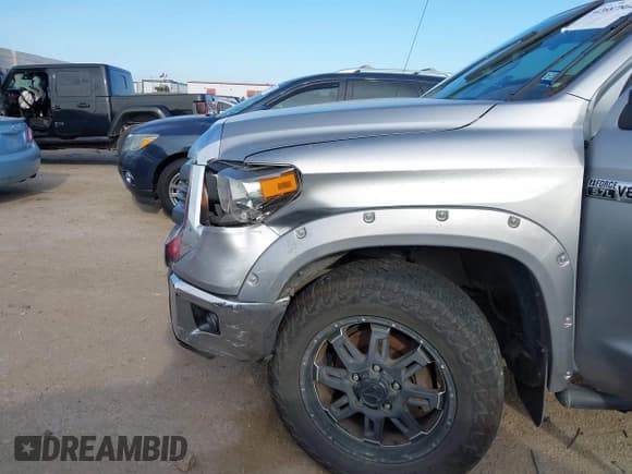 ✅ 2015 Toyota Tundra SR5 • VIN: 5TFEY5F16FX190849 • Lot: 42687864. Wystawiony na IAAI z przebiegiem 274 710 mil. Bezpłatny archiwum sprzedaży aukcyjnych z USA i szczegółowy raport historii pojazdu na DreamBid. Zdjęcie 6.