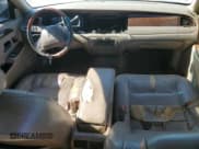 ✅ 2002 Lincoln Town Car Signature • VIN: 1LNHM82W52Y668089 • Lot: 89488895. Listed on Copart with 275,627 mi. Free auction sales archive from the USA and detailed vehicle history report at DreamBid. Image 8.